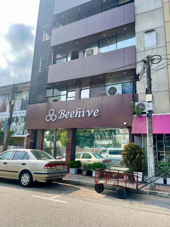 Отель Beehive Коломбо Экстерьер фото
